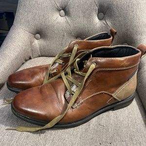 Sonoma mens size 11 dress boot. Gently used condition. Brown/tan